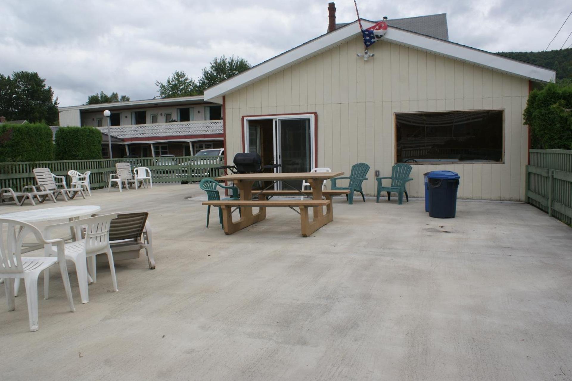 Northern Peaks Motor Inn Gorham Exterior photo