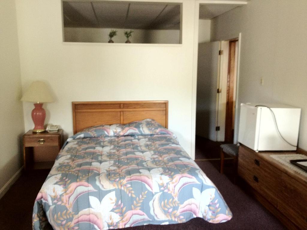 Northern Peaks Motor Inn Gorham Room photo