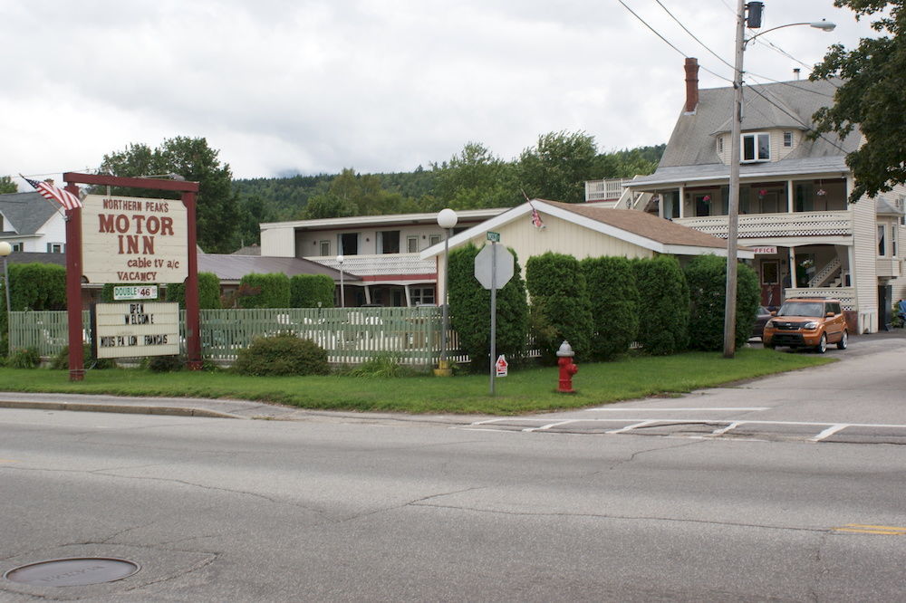 Northern Peaks Motor Inn Gorham Exterior photo