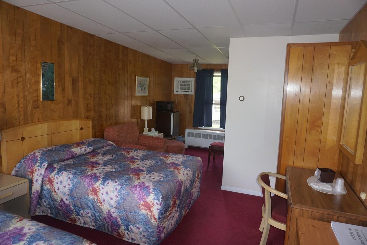 Northern Peaks Motor Inn Gorham Exterior photo